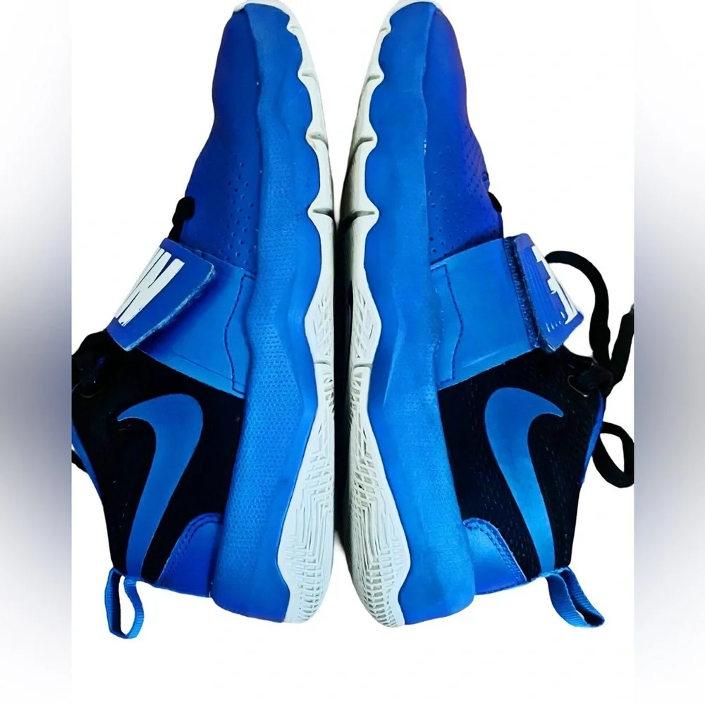 Nike Team Hustle D8 GS Basketball Sneakers | Royal Blue | Very Good Condition
